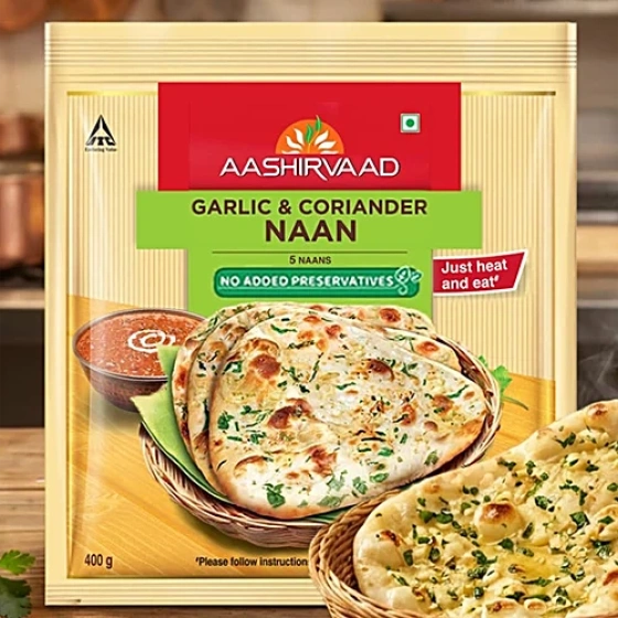 Aashirvaad Garlic & Coriander Naan - Heat & Eat, 400 g 1 pack